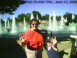 Photo Opportunity by the fountains, but do they WANT their picture taken ???